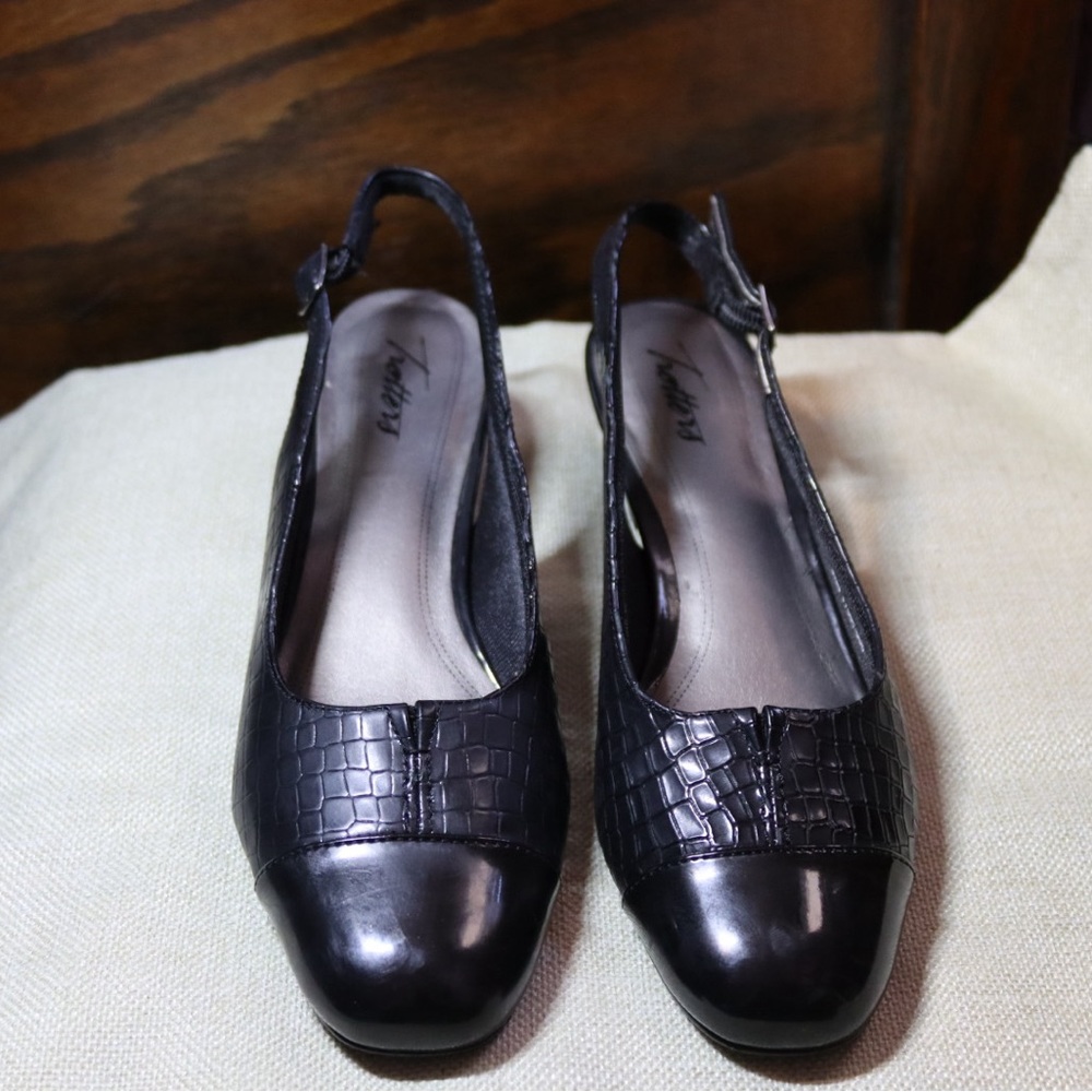 Trotters Dea black croc Heels Shoes 8.5N